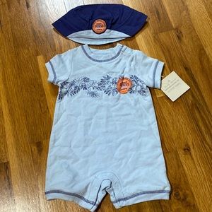 NWT Guess baby 2pc set boys size 6-9 mos. 👶